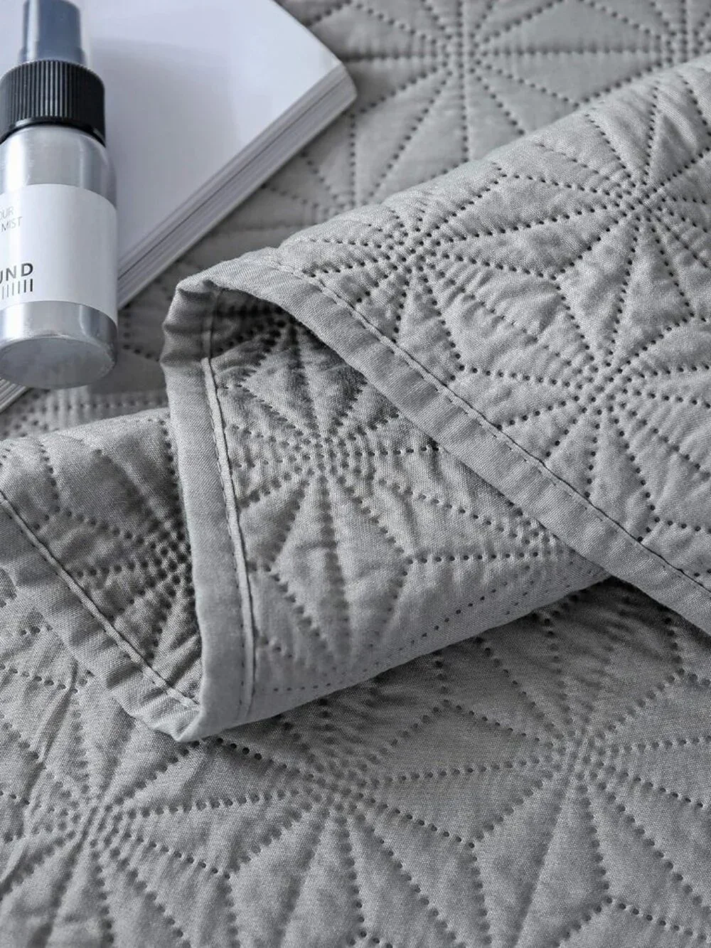 Tiwn Grey Quilt Set